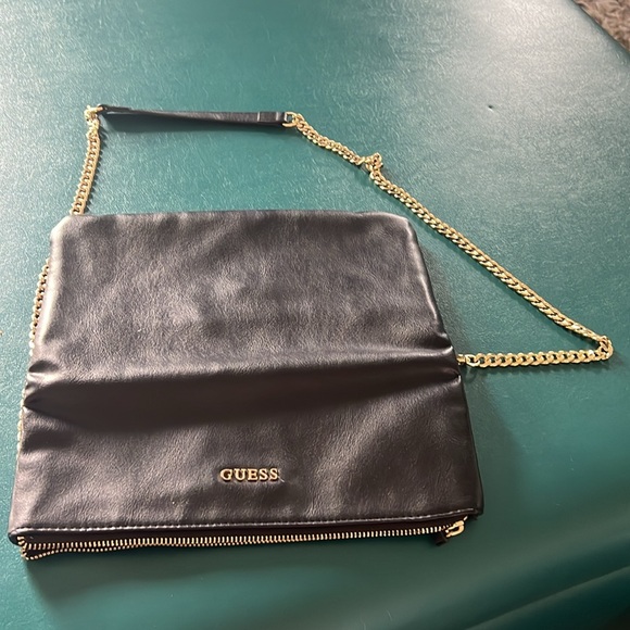 Guess crossbody bag. Great condition - Picture 3 of 3